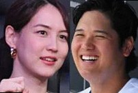 《真美子さんが第2子出産》帰国時に目撃されていた「ロングコートのメガネ姿」…妊娠中に大谷翔平の日本自宅で会っていた“大切な人”